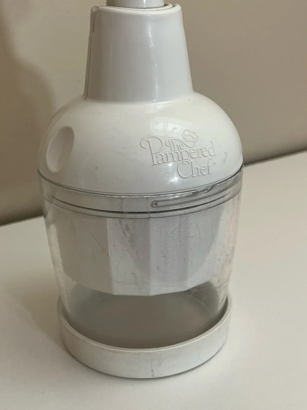 Pampered Chef White Hand Chopper Vegetable Cutter Kitchen Tool
